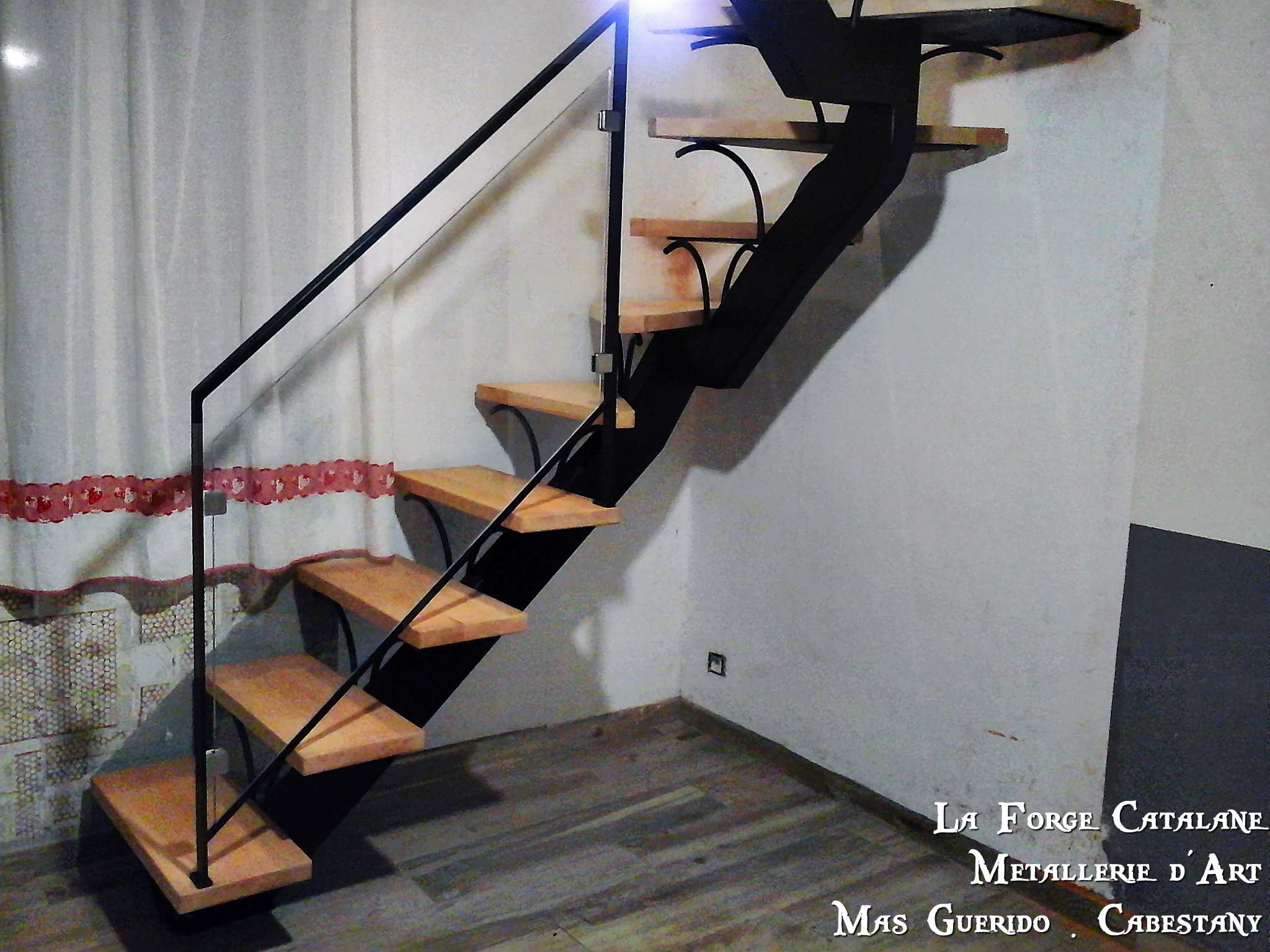 escalier limon central double quart tournant marches hetre forge catalane 3.jpg